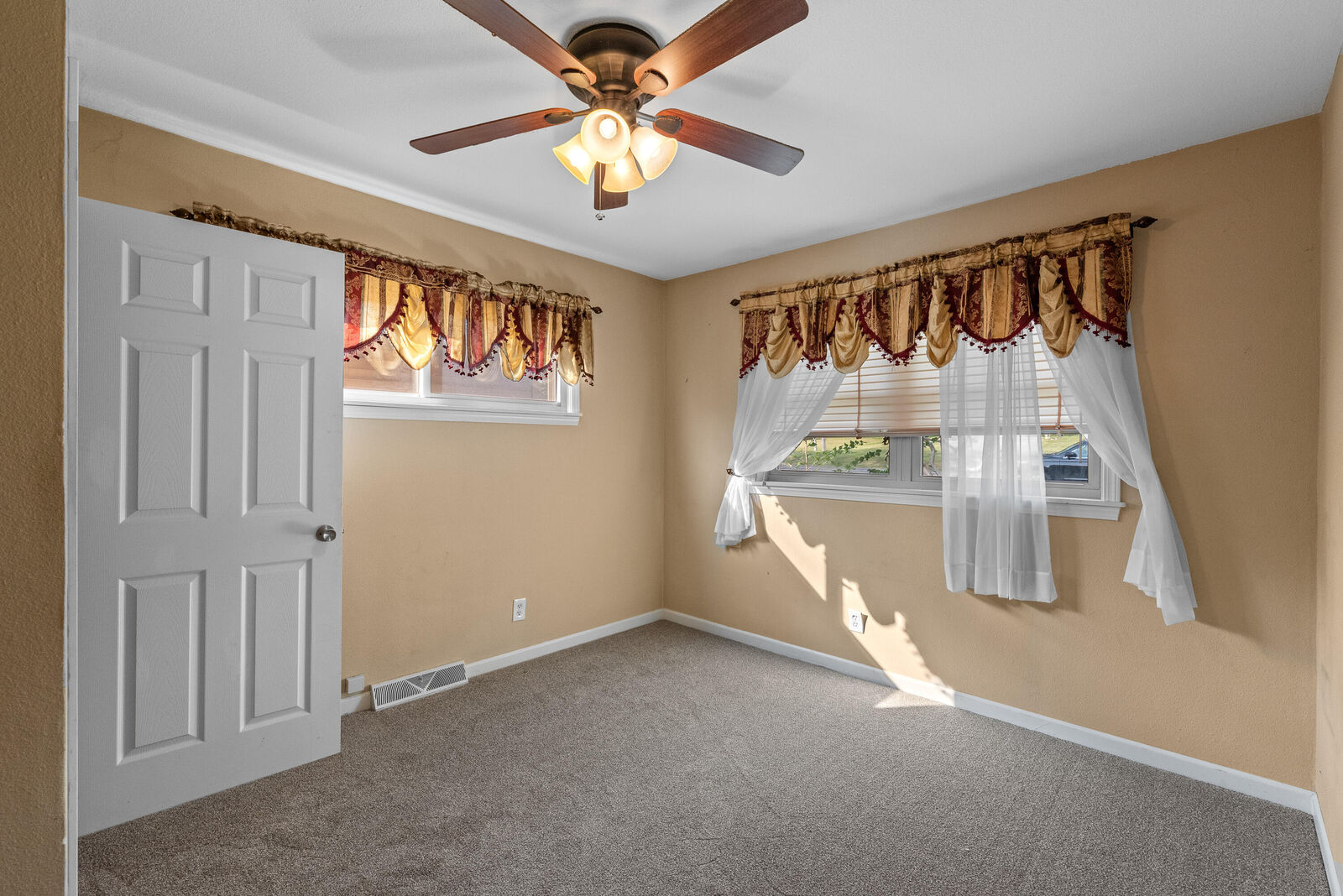 Property Photo: 10301 W Vera Ave WI 53224
