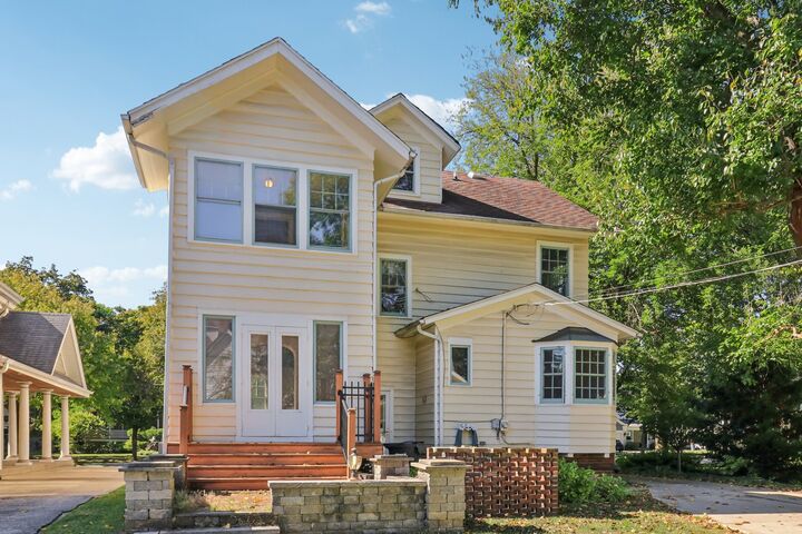 Property Photo: 115 S Spring Avenue IL 60525
