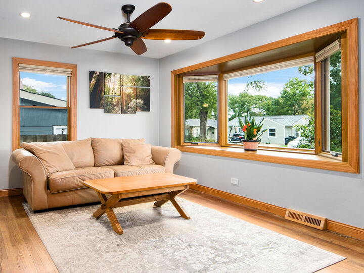 Property Photo: 116 N Prairie Avenue IL 60060