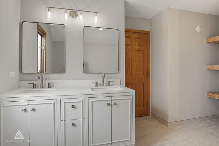 Property Photo: 9704 W Shore Drive IL 60453