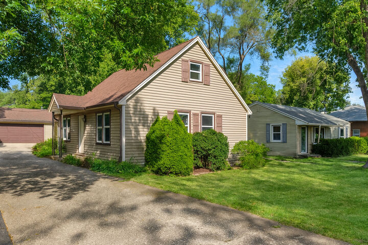 3916 Liberty Boulevard  Westmont IL 60559 photo