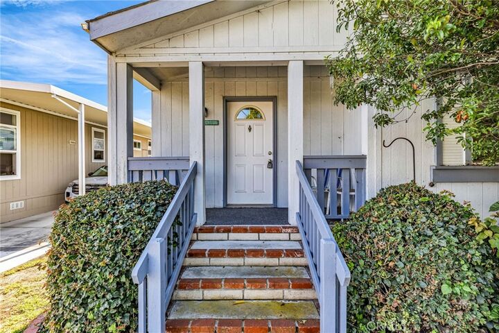 Property Photo: 80 Huntington 424 CA 92648