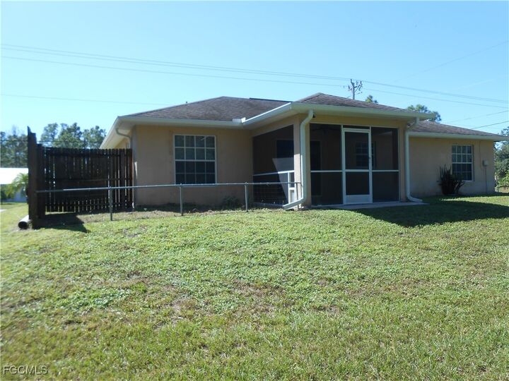 Property Photo: 501 E 10th Street FL 33972