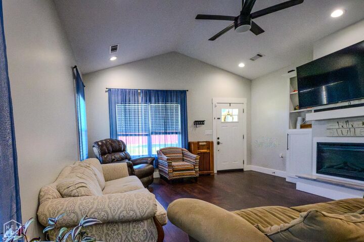 Property Photo:  326 Dixon Street  AR 72442