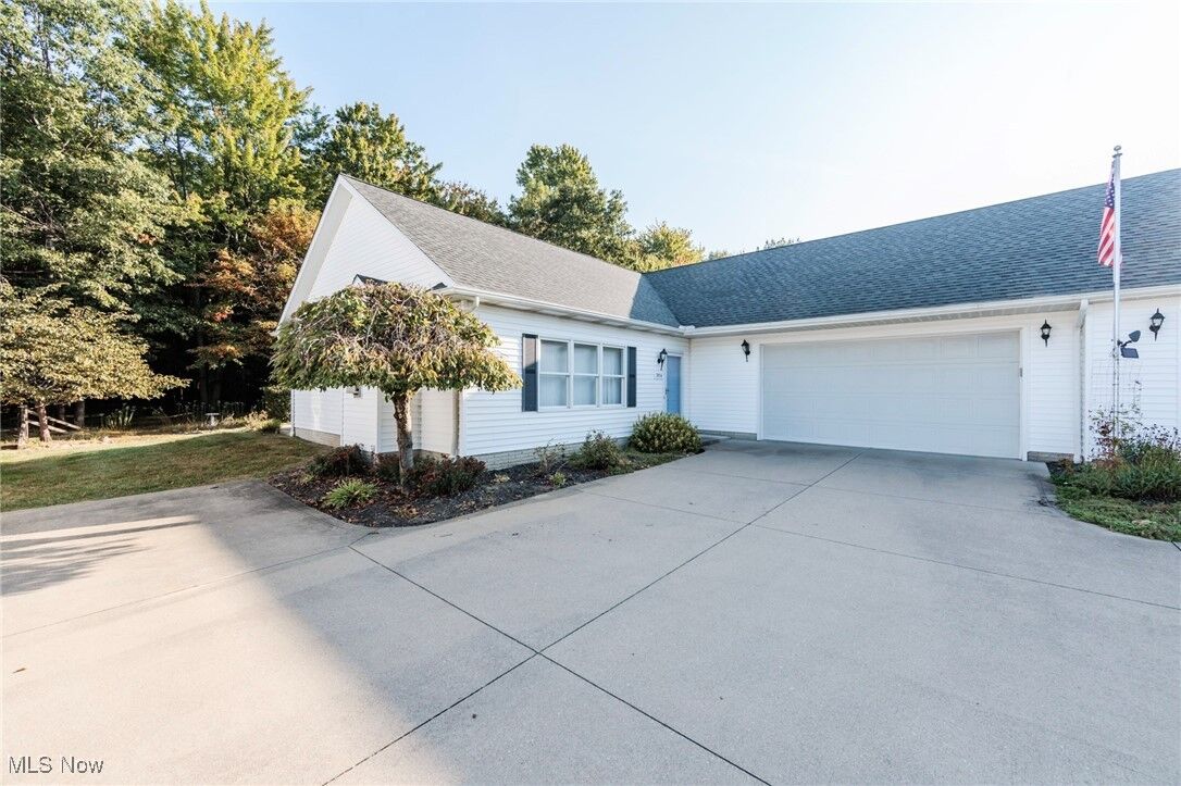 Property Photo:  3954 Hilltop Drive  OH 44089 