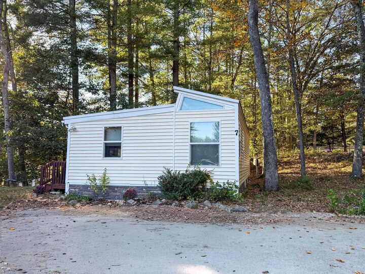 Property Photo:  7 Nicholas Circle  NH 03819 