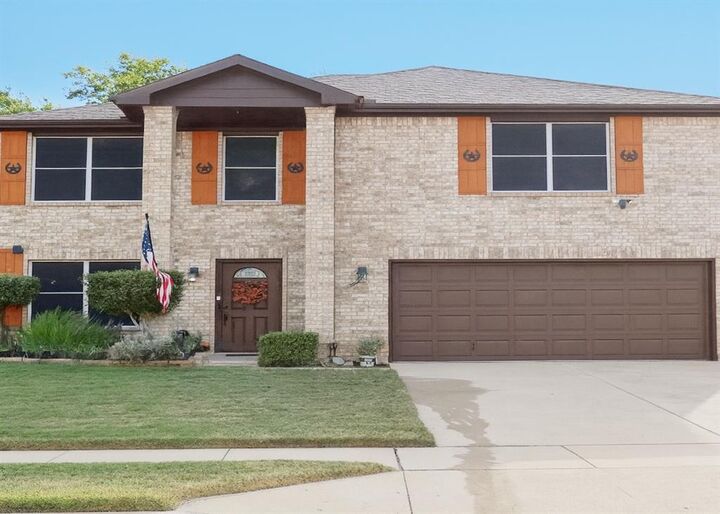 Property Photo:  8452 Hawkview Drive  TX 76179 