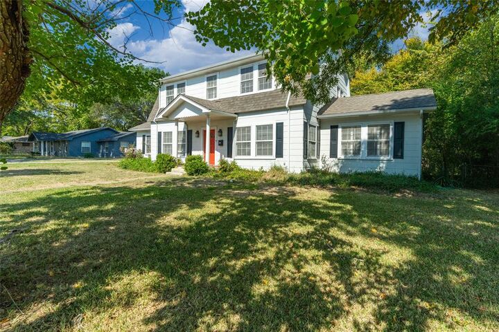 Property Photo: 501 E Dallas Avenue TX 75432