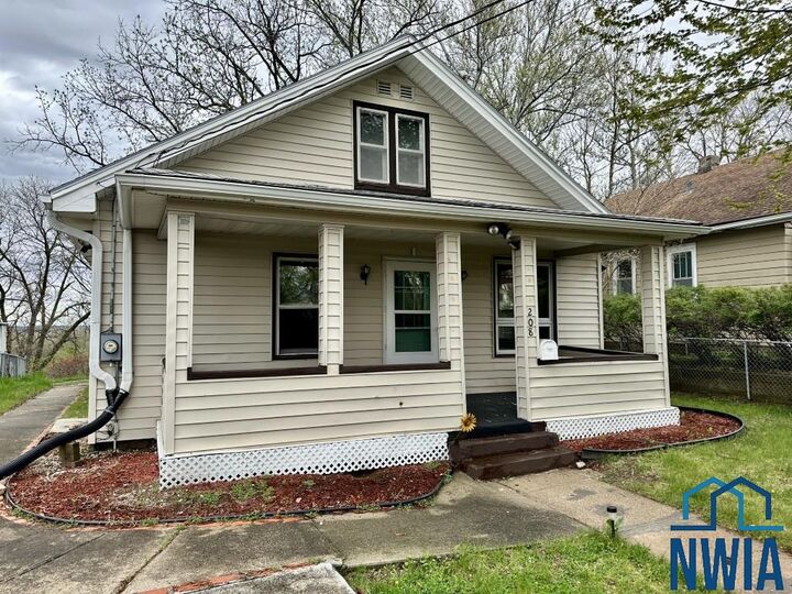Property Photo:  208 S Leonard St  IA 51103 