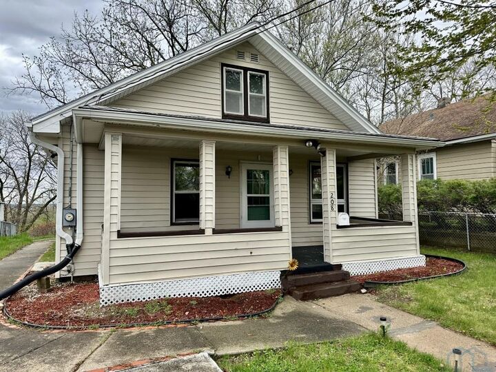 Property Photo: 208 S Leonard St IA 51103