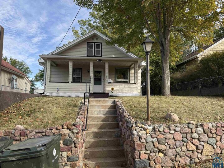 Property Photo: 208 S Leonard St IA 51103