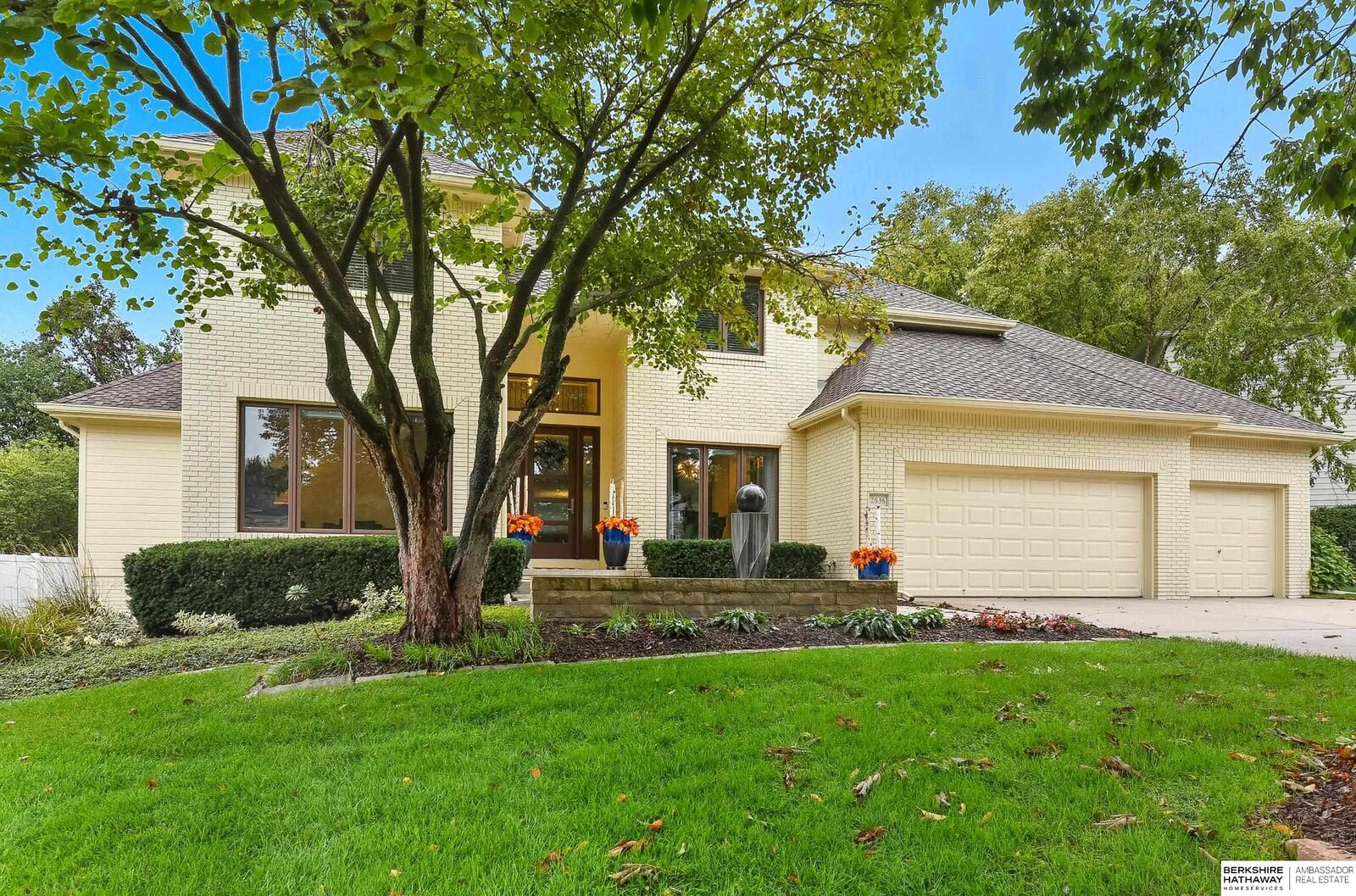 Property Photo: 2636 N 160th Avenue NE 68116