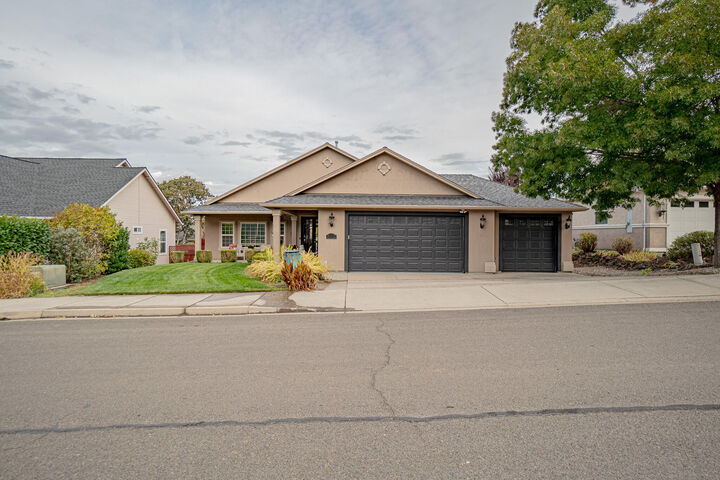 Property Photo: 1231 Poppy Ridge Drive OR 97524