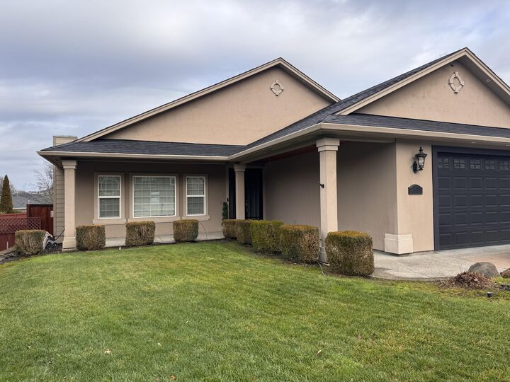 Property Photo:  1231 Poppy Ridge Drive  OR 97524 