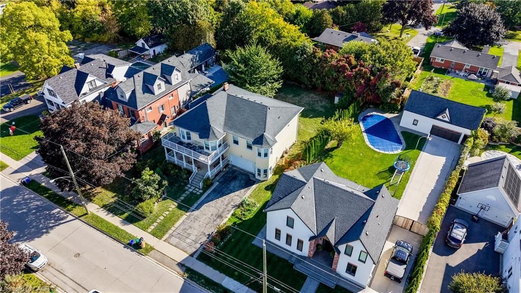 Photo de la propriété: 7 Robinson Street S ON L3M 3C5
