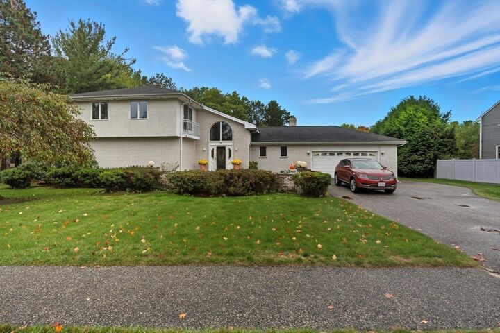 Property Photo: 98 Lilah Ln MA 01867
