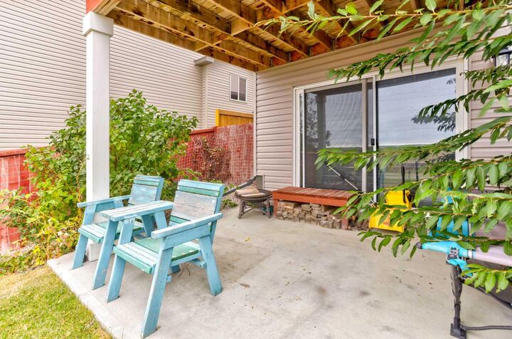 60 Alma Isobell Hodder Crescent N  Lethbridge AB T1H 7E4 photo