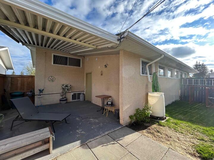 Property Photo: 5210 Waghorn AB T0M 0J0