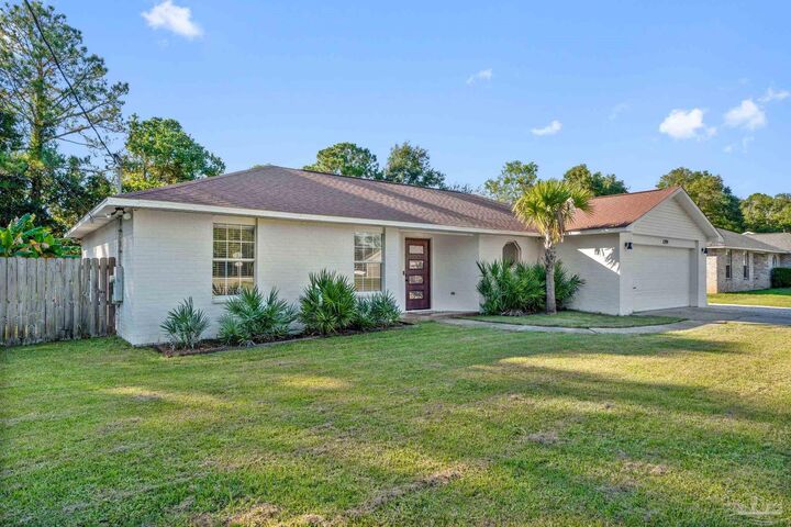 Property Photo: 1299 Middlebrook Dr FL 32506