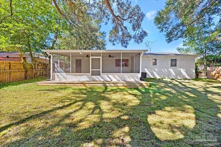 Property Photo: 7065 Ben Sasser Dr FL 32526