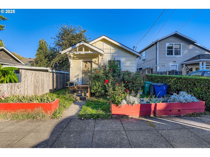 Property Photo: 8236 N Olympia St OR 97203
