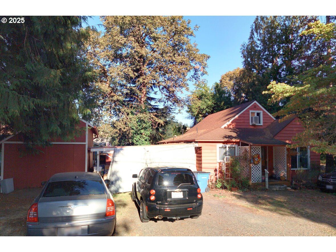 Property Photo: 1061 5th St WA 98671