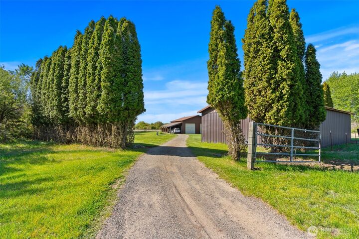 Property Photo: 1710 Rader Road WA 98926