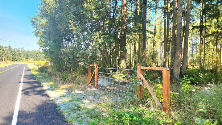 Property Photo: 1976 Boon Road WA 98277