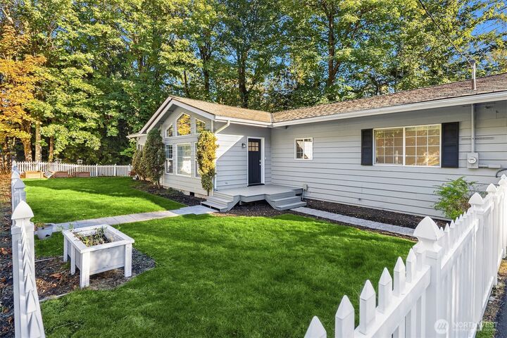 Property Photo: 26833 SE 76th Place WA 98027