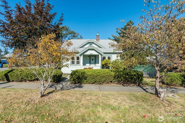 Property Photo:  1520 1518  10th Street  WA 98221 