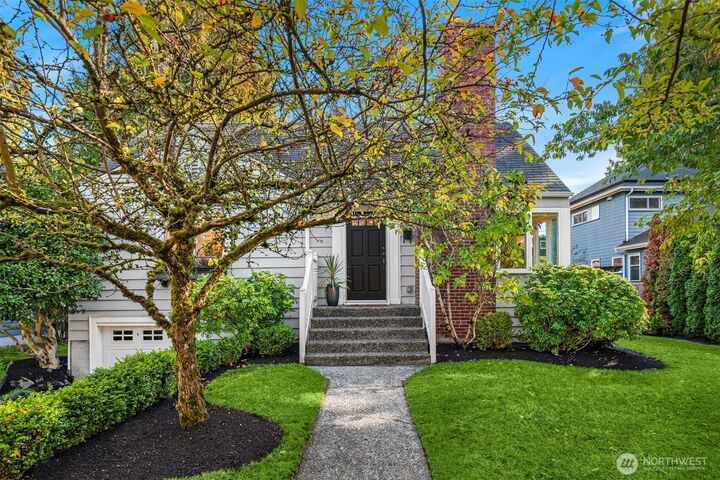 Property Photo: 8026 39th Avenue NE WA 98115