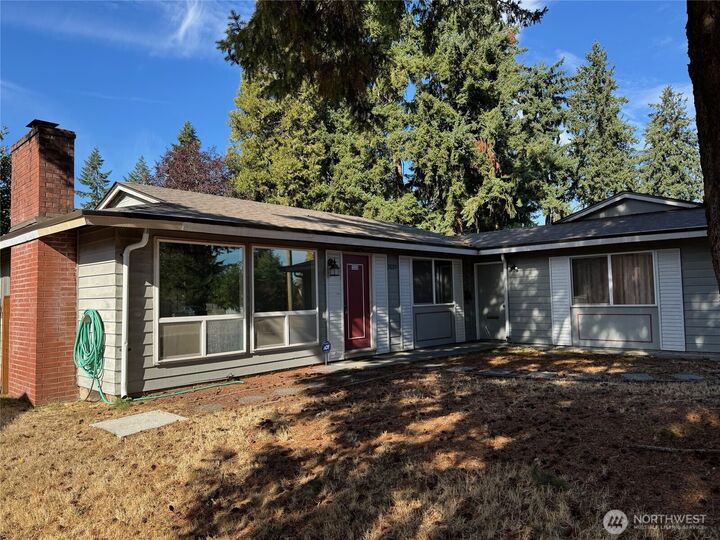 Property Photo:  2025  Hemlock Street SE  WA 98092 