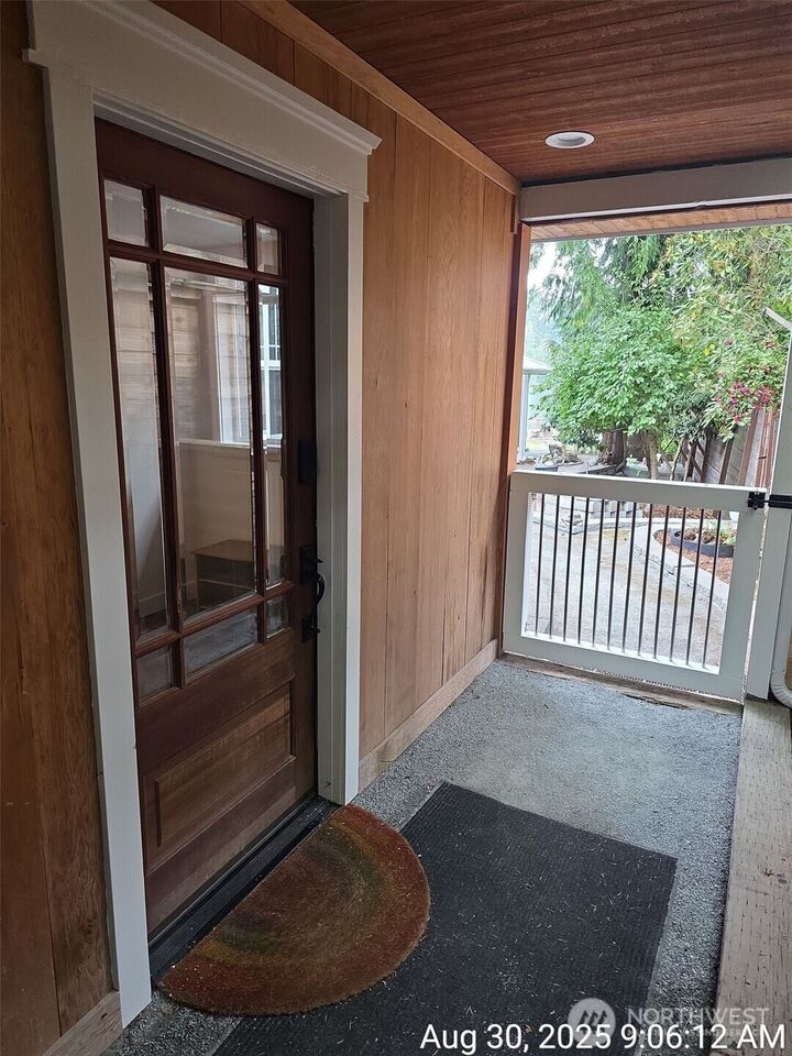 Property Photo: 31448 7th Place SW B WA 98023