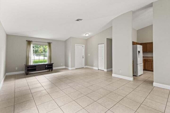 Property Photo: 2134 SW Savage Boulevard FL 34953
