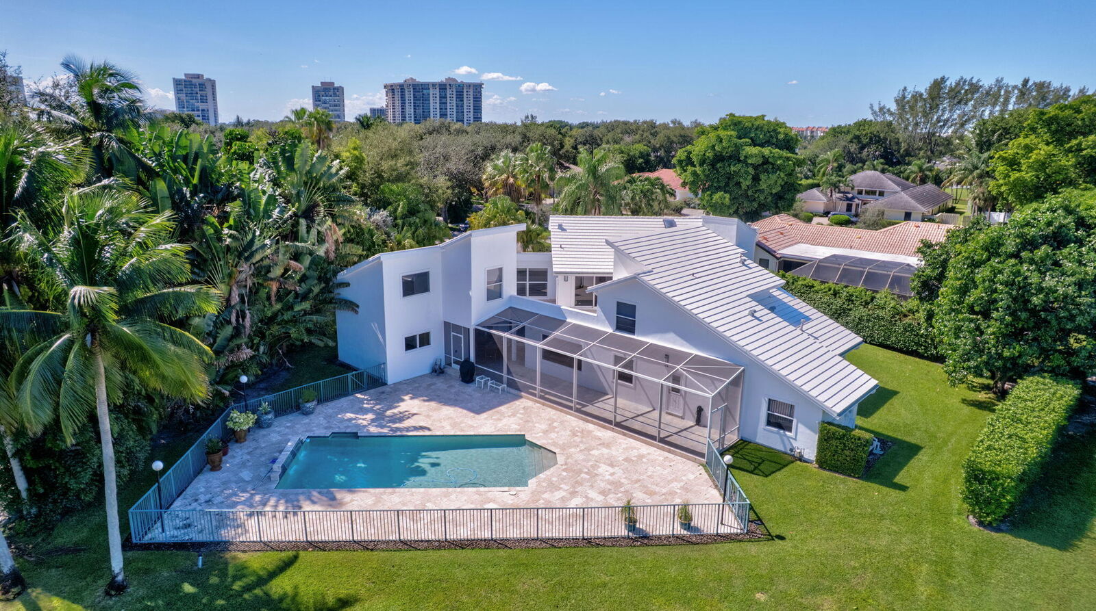 Property Photo: 4 Woodbrook Circle FL 33401