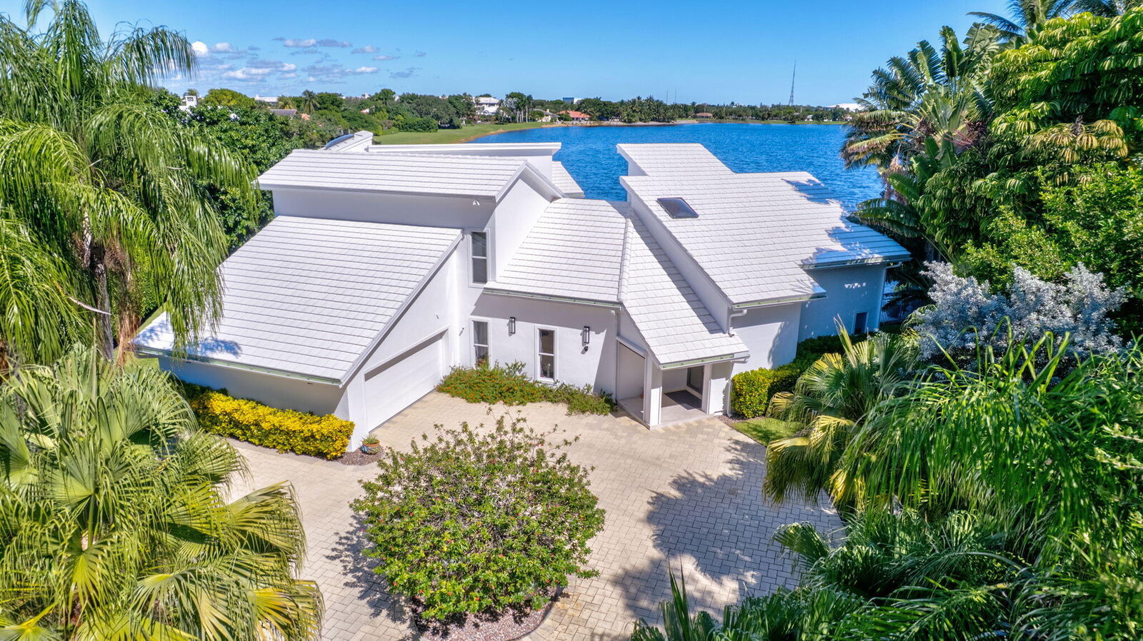 Property Photo: 4 Woodbrook Circle FL 33401