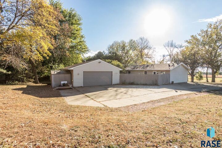 Property Photo:  8400 E 41st St  SD 57110 