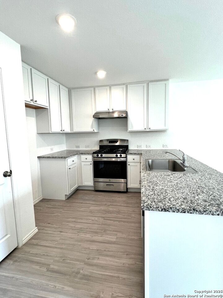 Property Photo: 10961 Presa Way TX 78223