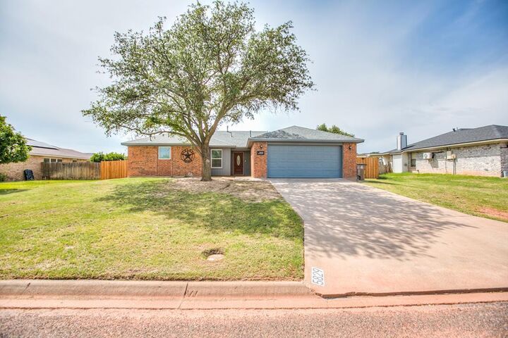 Property Photo: 5829 Davenport Dr TX 76901