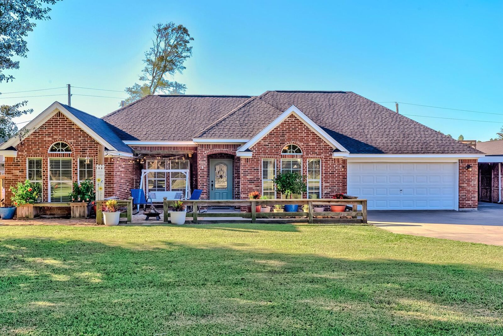 Property Photo:  114 Sunset Dr  TX 77705-3602 