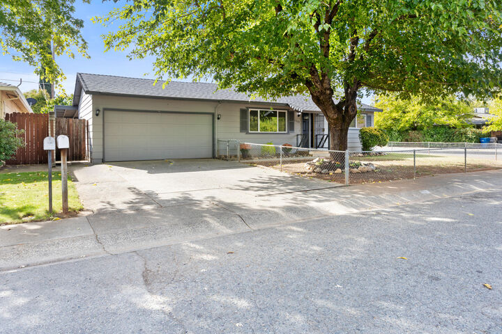 Property Photo: 2269 Corona Street CA 96002