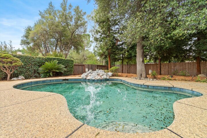 Property Photo: 2127 Western Oak Drive CA 96002