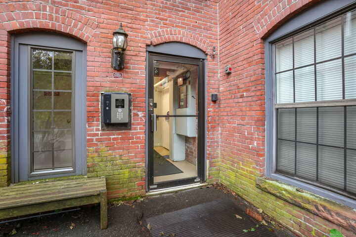 Property Photo: 16 Vernon Avenue Apt 21 CT 06066