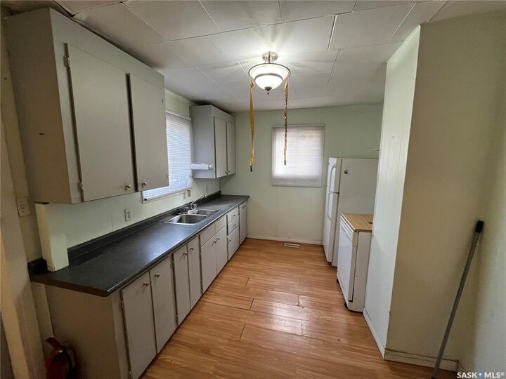Property Photo: 1482 1st Street E SK S6V 0E5