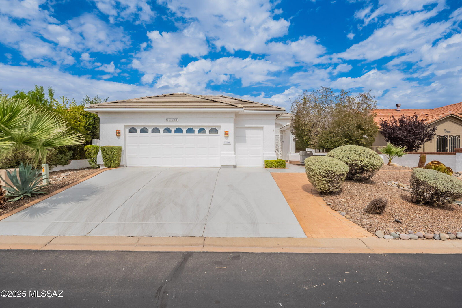Property Photo: 65690 E Desert Rise Drive AZ 85739