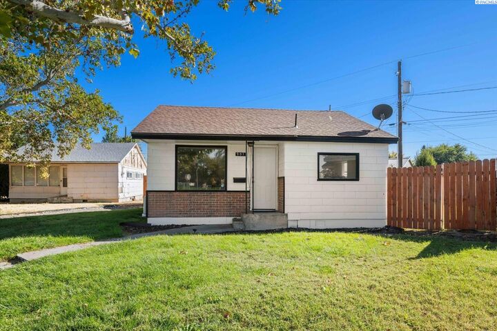 Property Photo: 901 Downing St. WA 99352