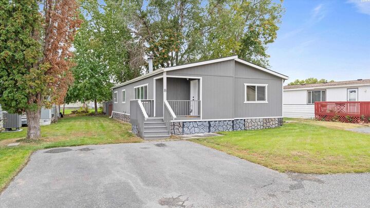 Property Photo: 8 Crown Drive Pr WA 99353