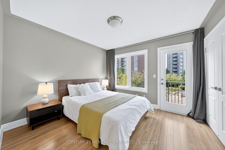 Property Photo: 82 Suncrest Boulevard ON L3T 7Y1