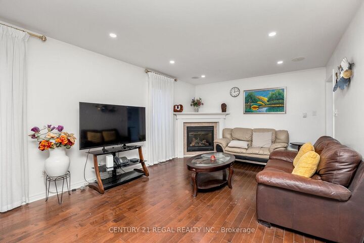 Photo de la propriété: 78A Kerfoot Crescent ON L4P 4H2
