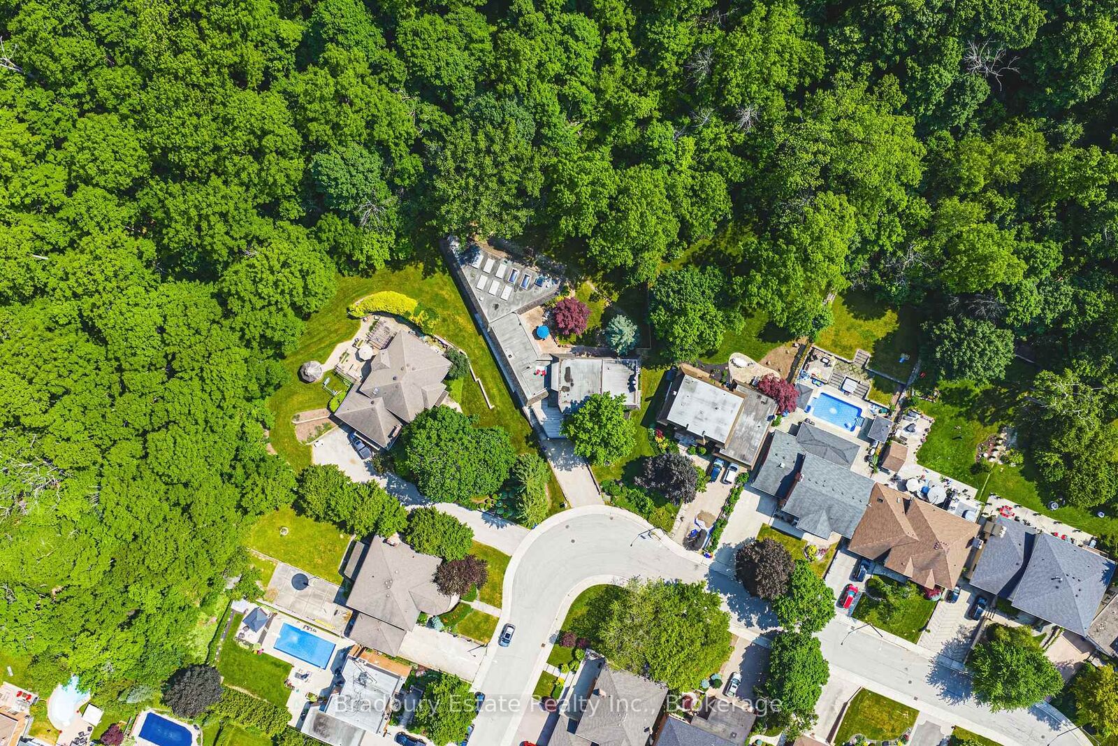 Property Photo:  128 Bunker Hill Drive  ON L8K 5X5